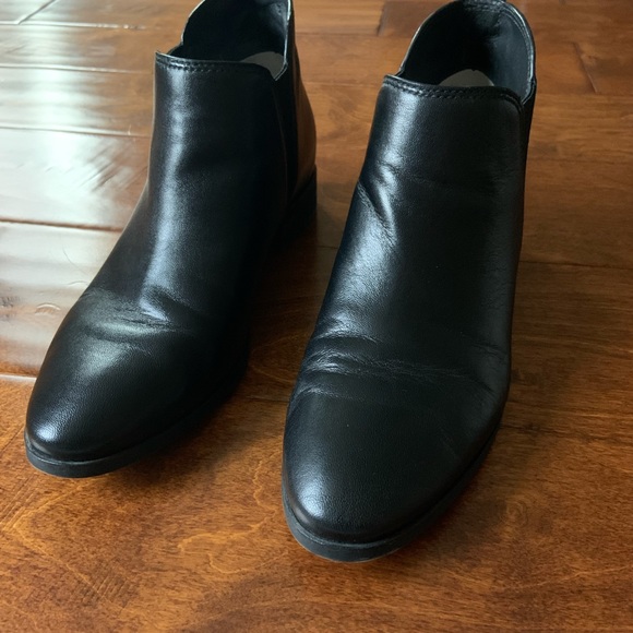 Michael Kors flat black leather booties. Size 7.5 - Picture 2 of 4